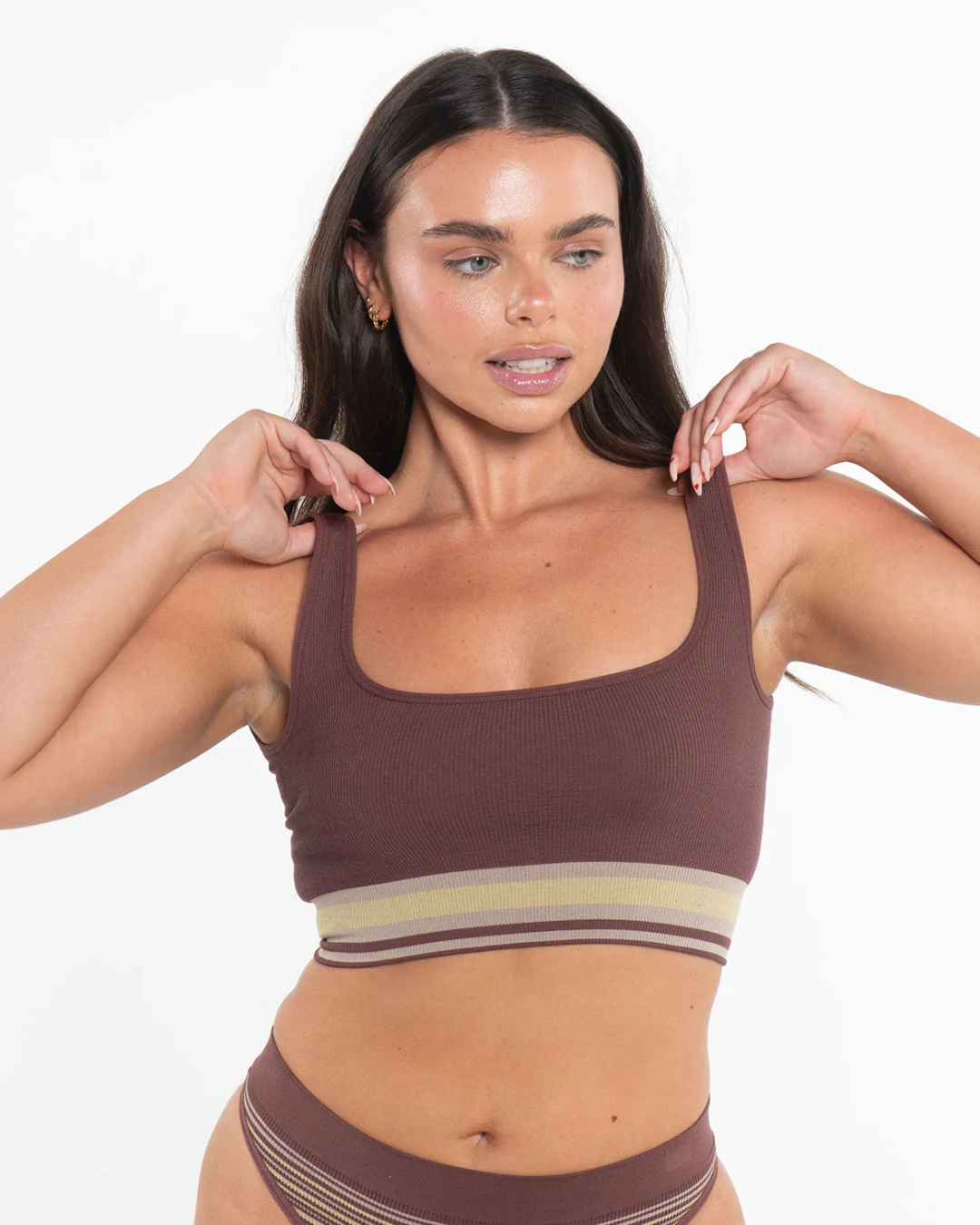 Conjunto de Soutien e Calcinhas às Riscas com um Design Confortável e Desportivo