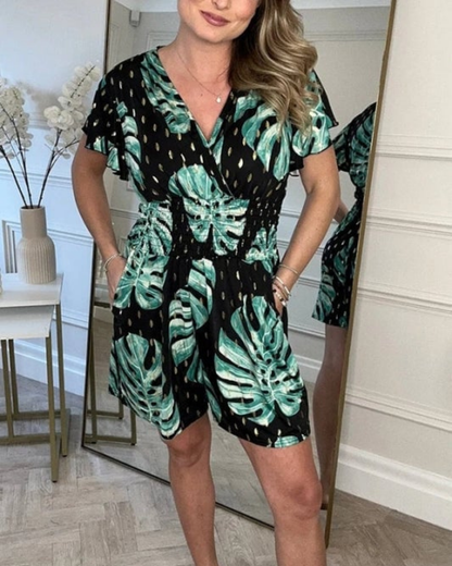 Macacão curto casual com estampado de folhas e decote em V