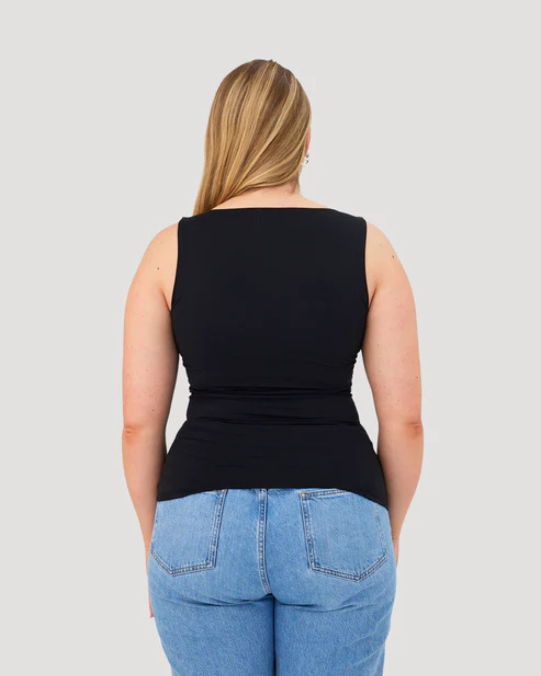 Top sem mangas com decote em V e sutiã incorporado - Apoio, estilo e conforto num só Uma óptima forma de usar um top sem mangas.