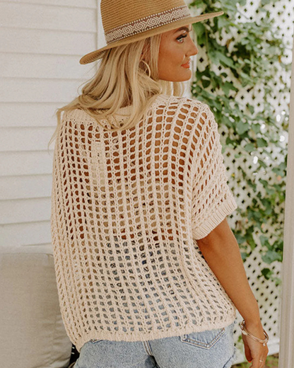 Camisola em malha de croché com gola redonda e mangas curtas