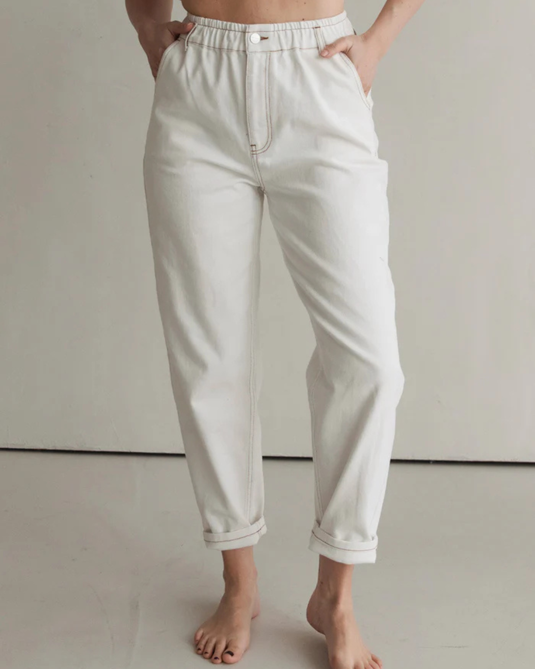 Calças de Cintura Elástica e Bainha Enrolada Mom Fit para Mulher