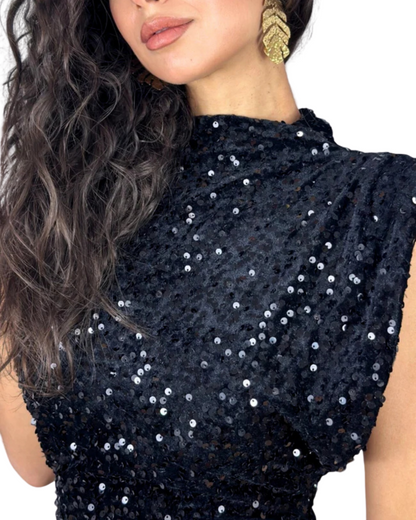 Vestido curto elegante de veludo com lantejoulas