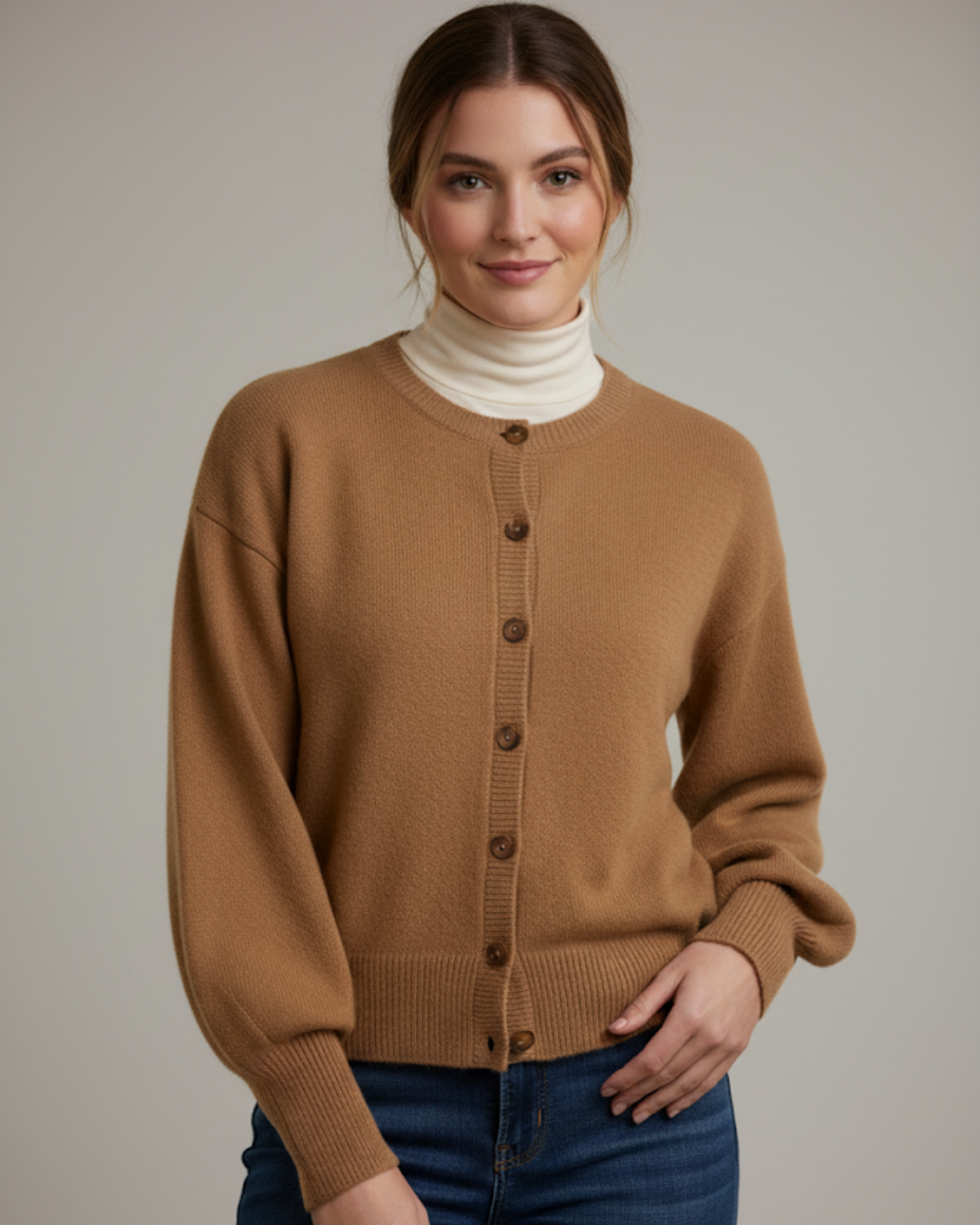 Casaco de malha com fecho de botões e corte clássico para mulher