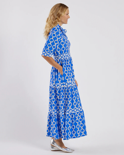 Vestido comprido de mangas curtas com estampado de correntes