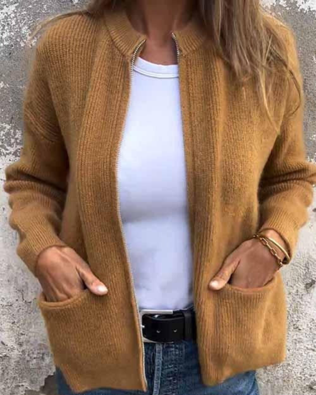 Casaco de malha com fecho e gola redonda