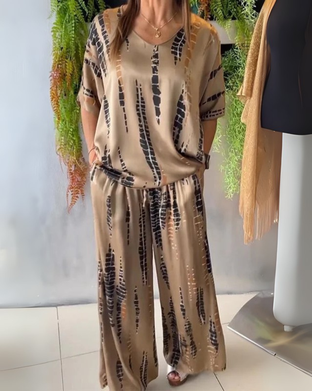 Conjunto casual de duas peças para mulher com estilo boémio e gola redonda