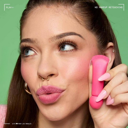 Brilho Labial com Acabamento Luminoso e Efeito Volumizador (OFERTA 2X1)