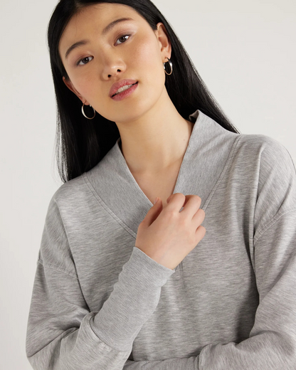 Conjunto de Duas Peças com Gola em V e Calças para Mulher