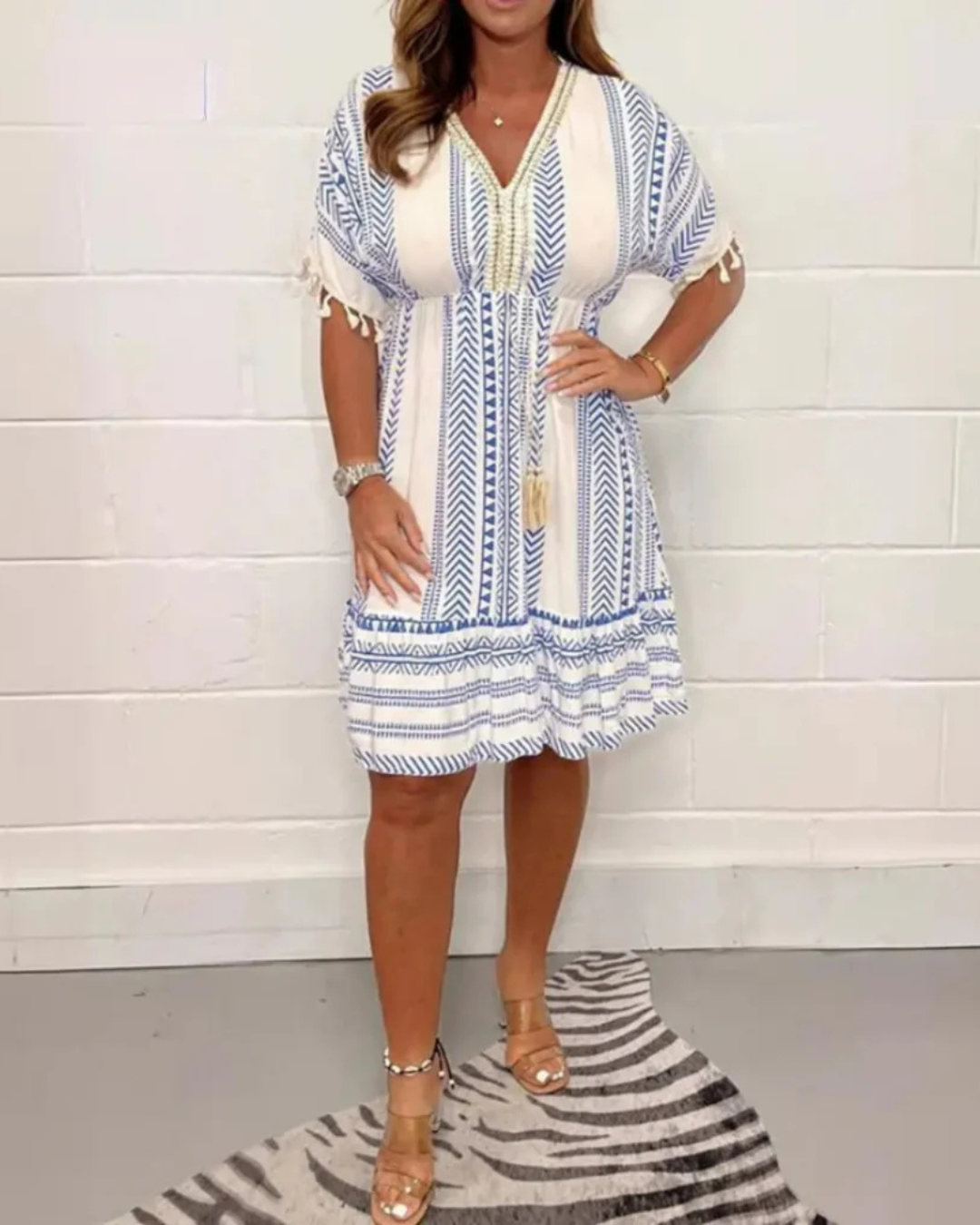 Vestido Elegante com Renda e Estampado