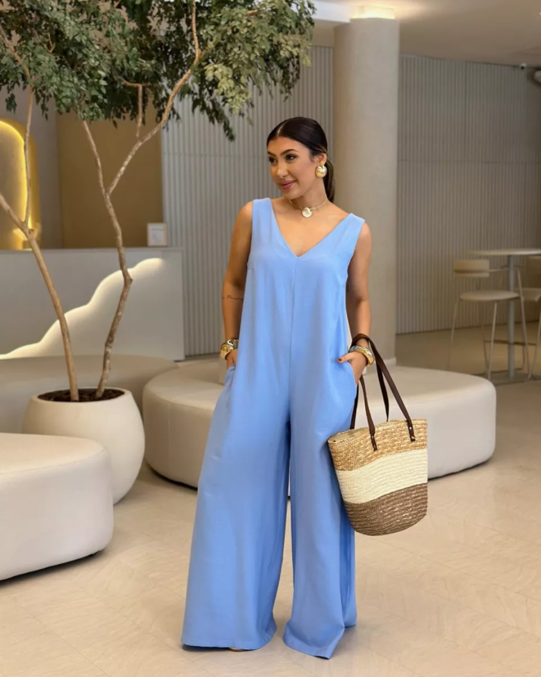 Macacão casual feminino com decote em V