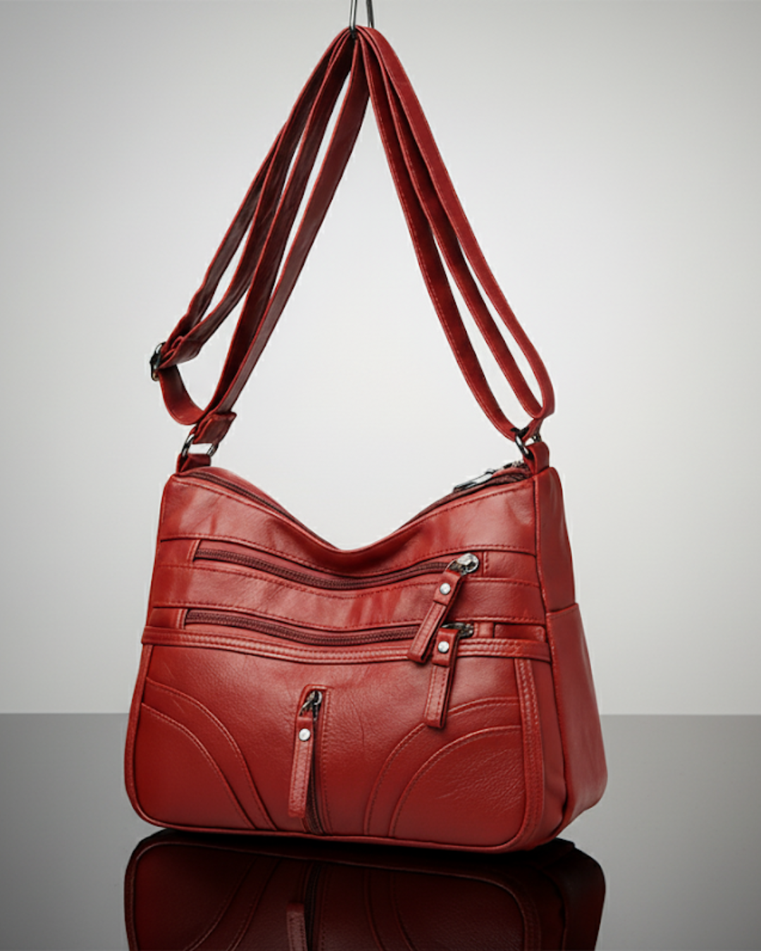 Bolsa com vários compartimentos e textura suave