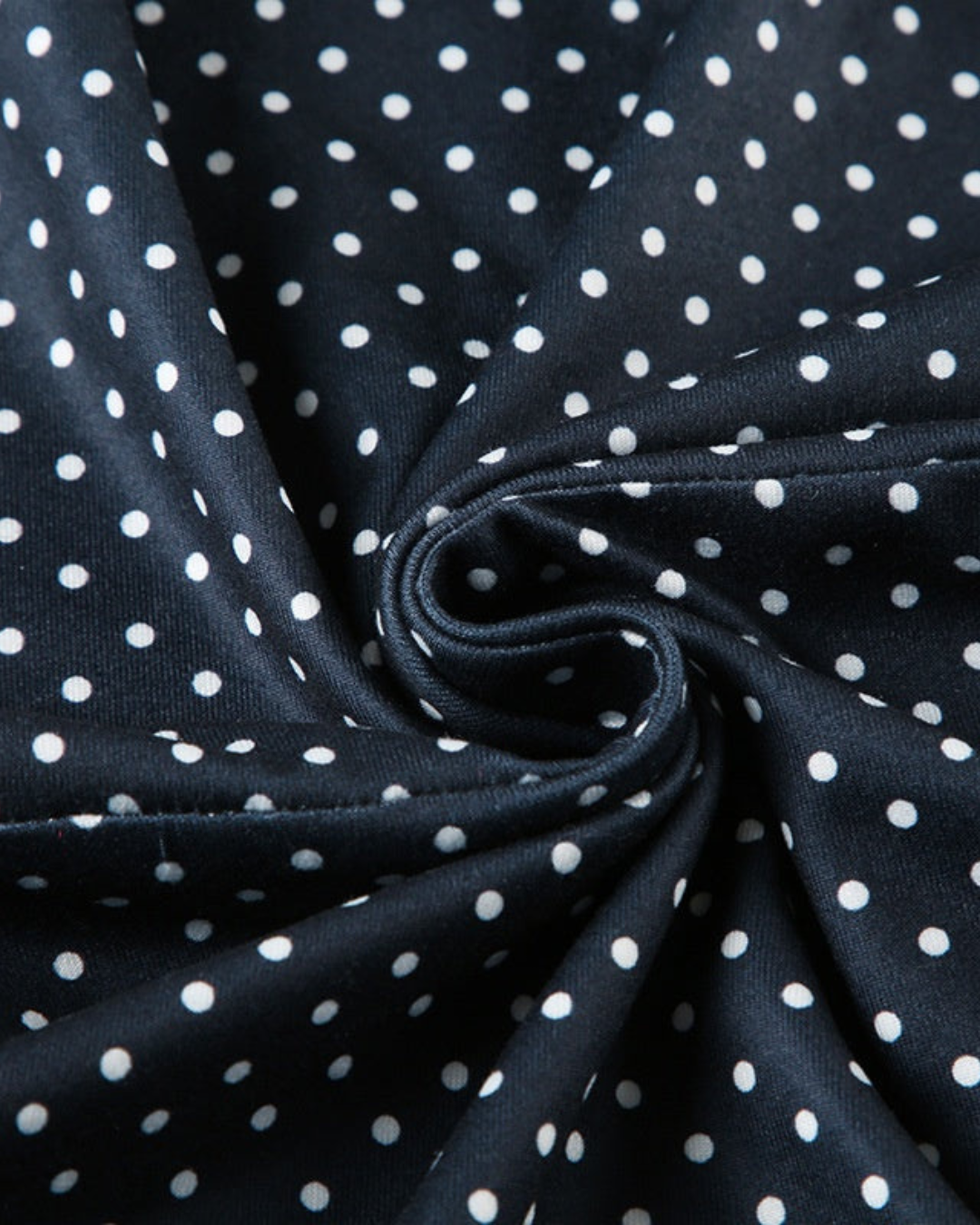 Vestido curto moderno com estampado de bolinhas para mulher