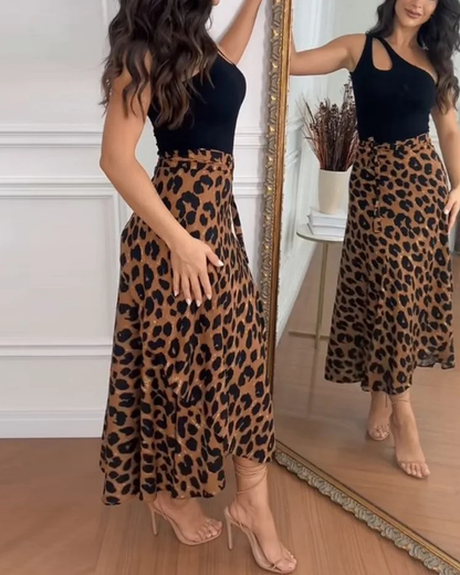 Conjunto de Duas Peças com Top Liso de um Ombro e Saia Estampada