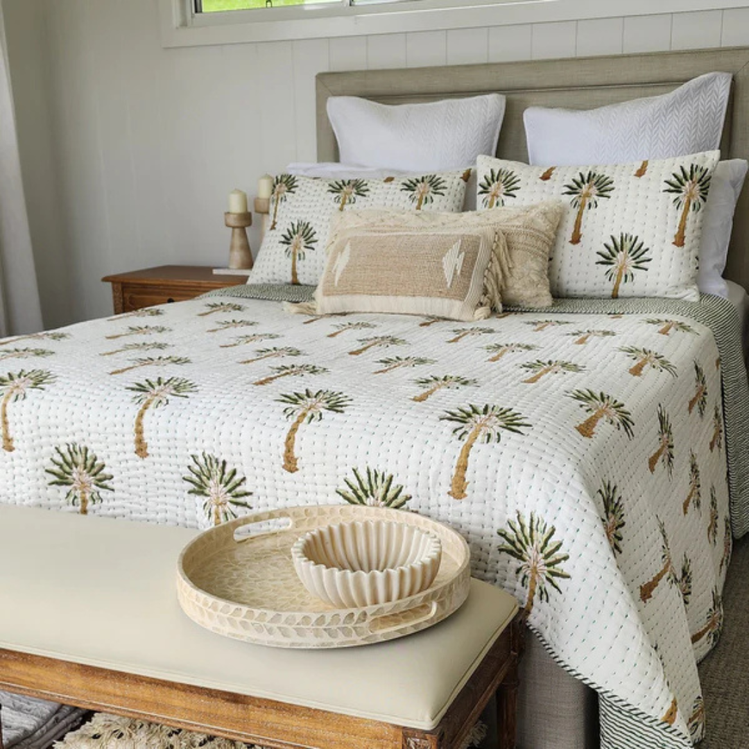 Conjunto Completo de Roupa de Cama, Lençóis, Fronhas e Colcha.