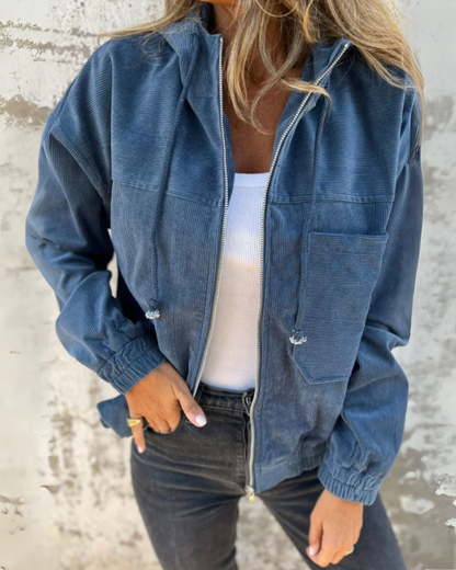 Casaco intemporal com capuz para mulher