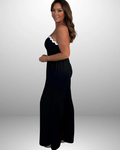 Macacão com alças, decote e pernas largas