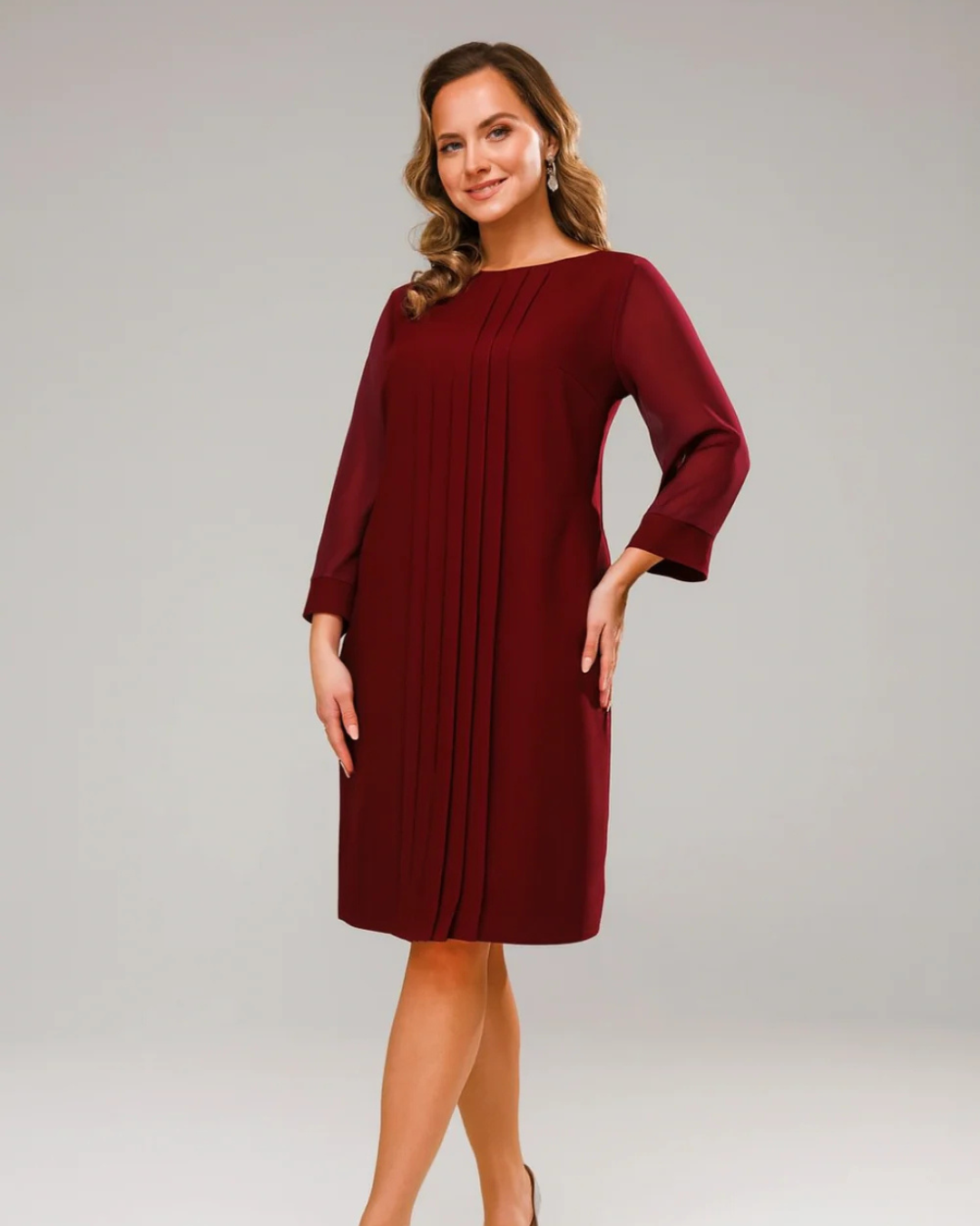 Vestido reto com pregas e manga 3/4