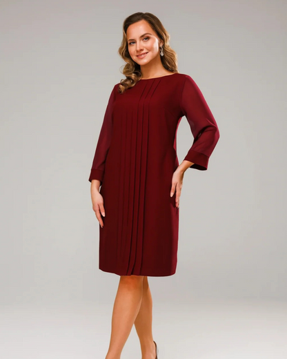 Vestido reto com pregas e manga 3/4