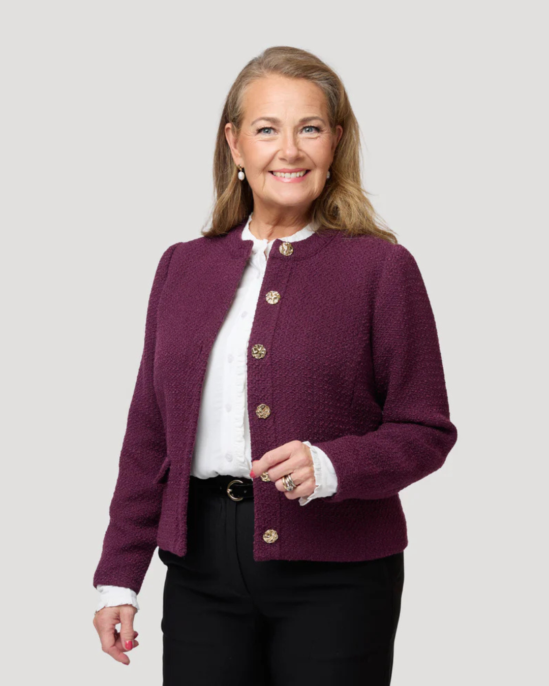 Casaco de gola redonda em tecido bouclé com botões finos