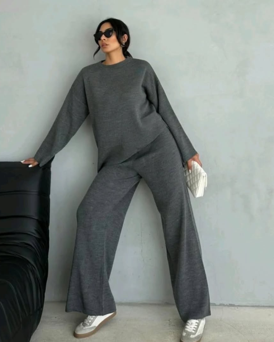 Conjunto de Calças Irregulares de Luxo com Gola Redonda