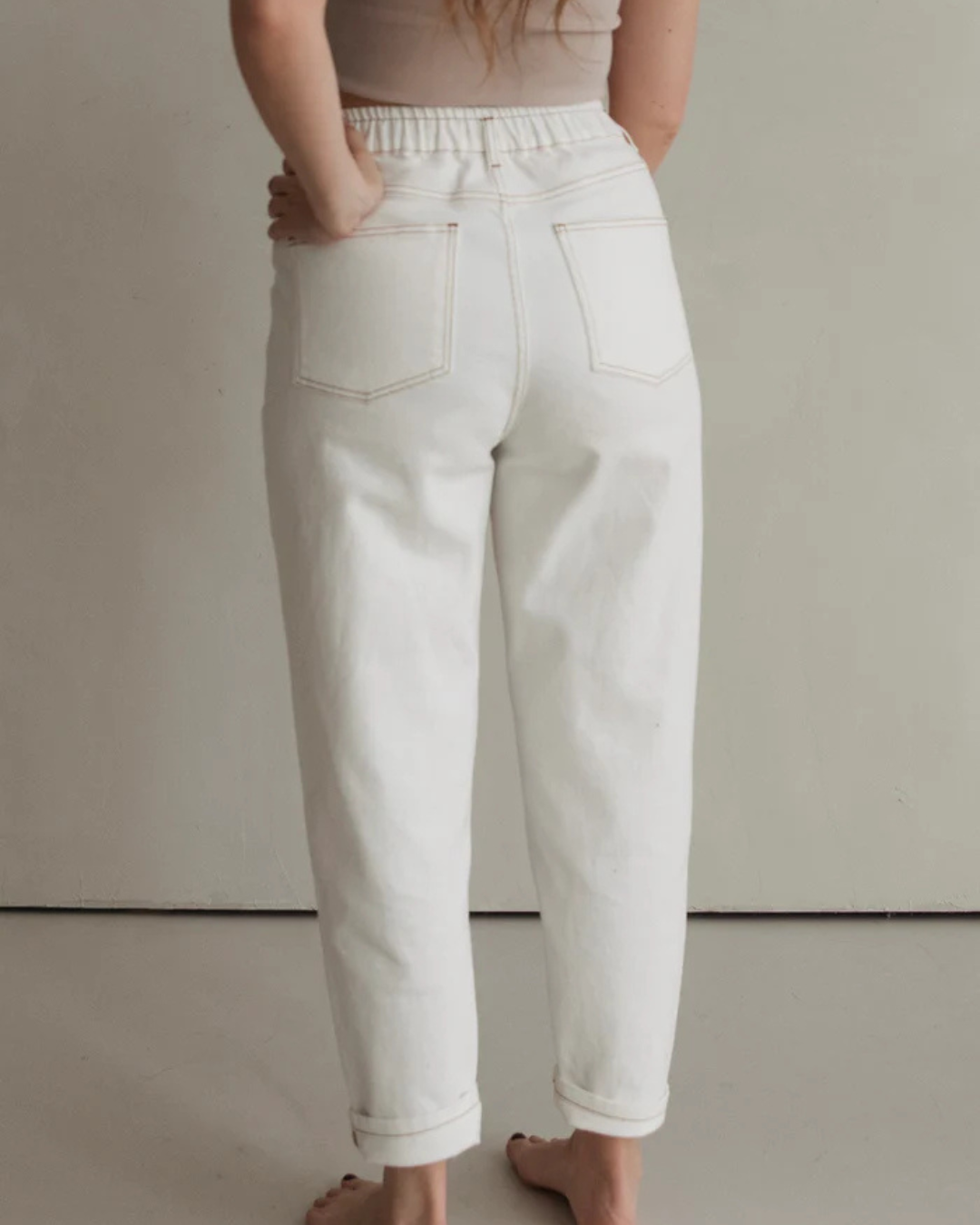 Calças de Cintura Elástica e Bainha Enrolada Mom Fit para Mulher