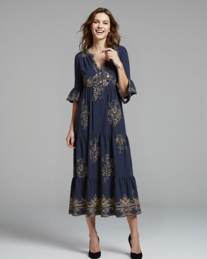 Vestido boémio com estampado dourado e decote em V