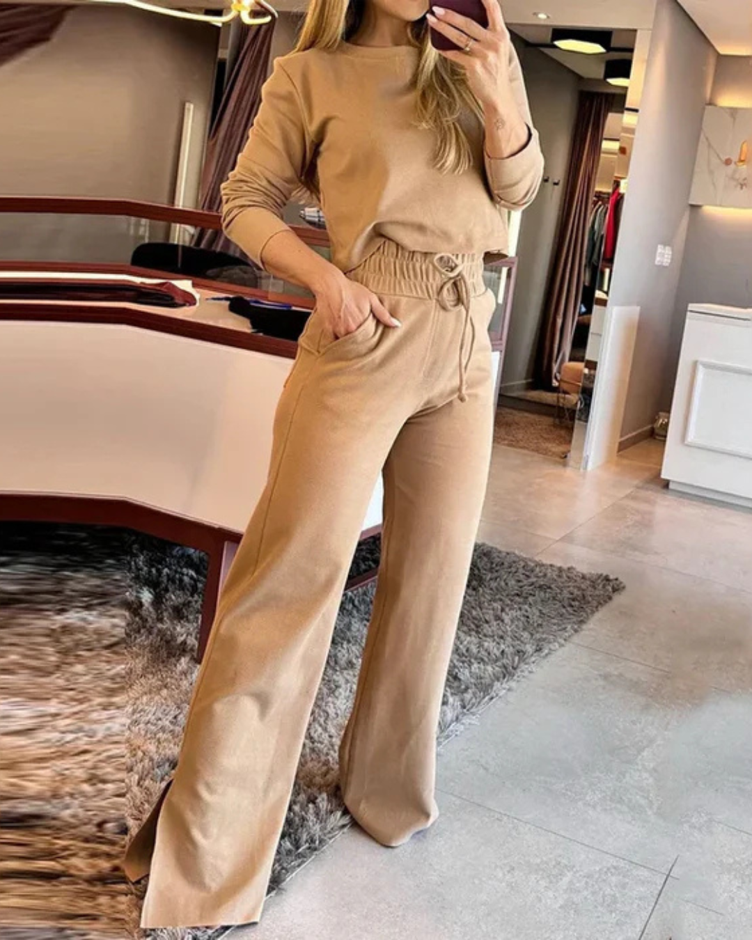 Conjunto casual com camisola leve e calças soltas