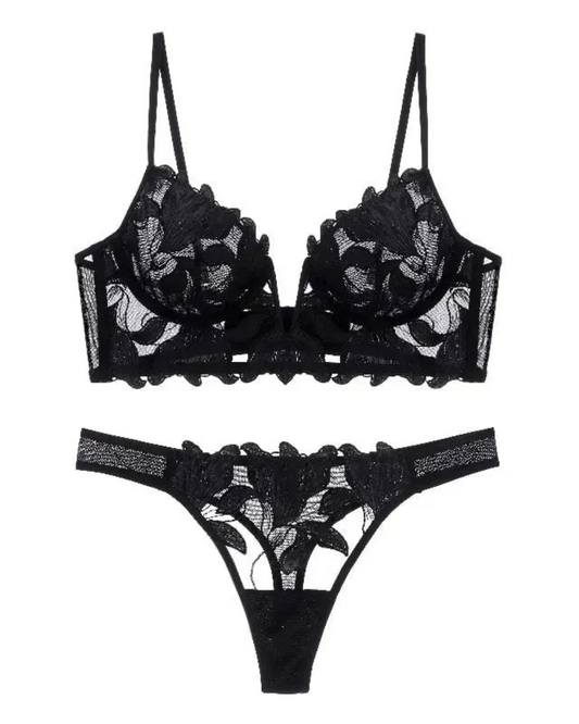 Conjunto de Lingerie em Renda Floral com Sutiã de Copa Estruturada e Tanga a Combinar