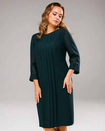 Vestido reto com pregas e manga 3/4