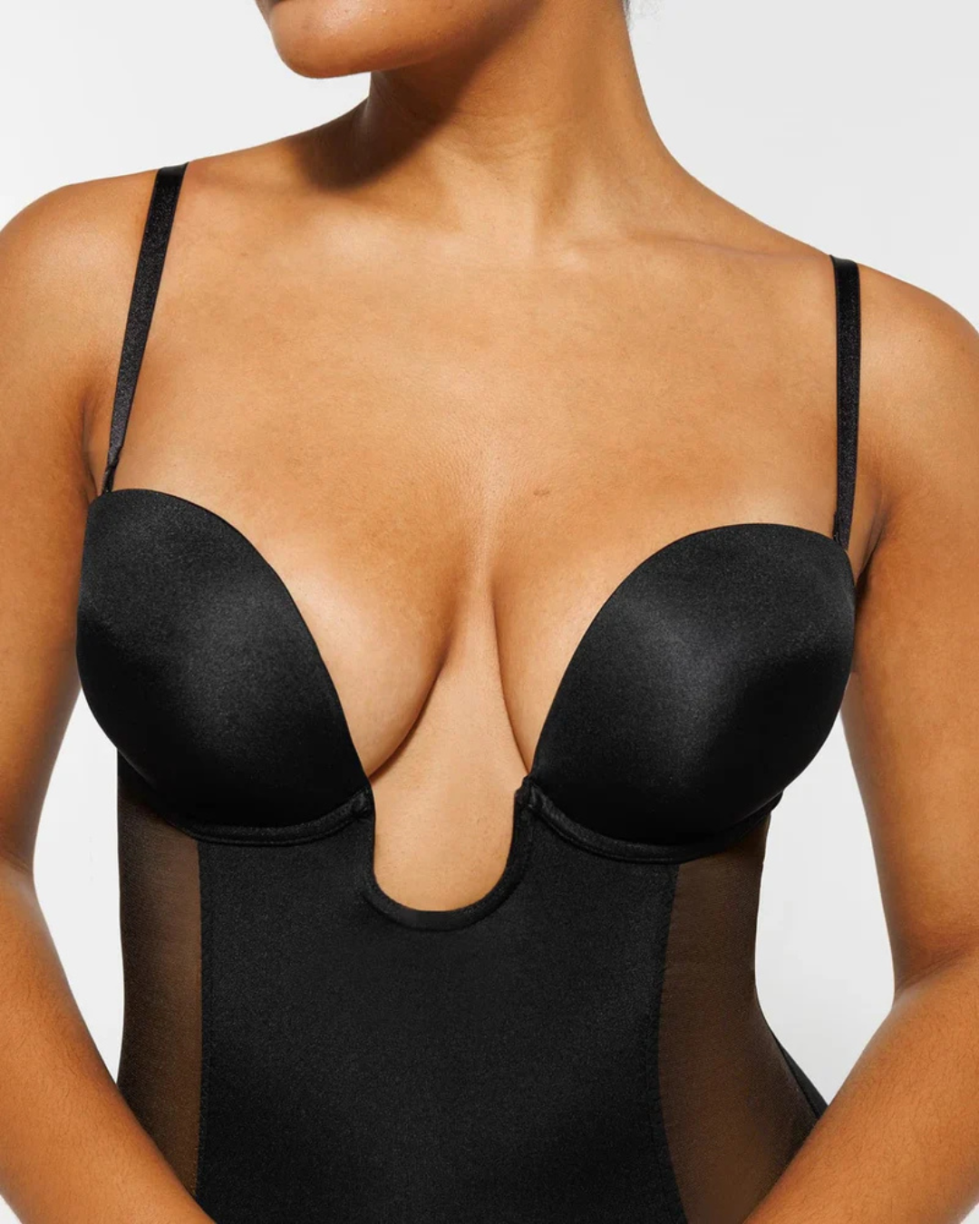 Corpo Adelgaçante com Decote Profundo e Efeito Lifting para um Realce Natural