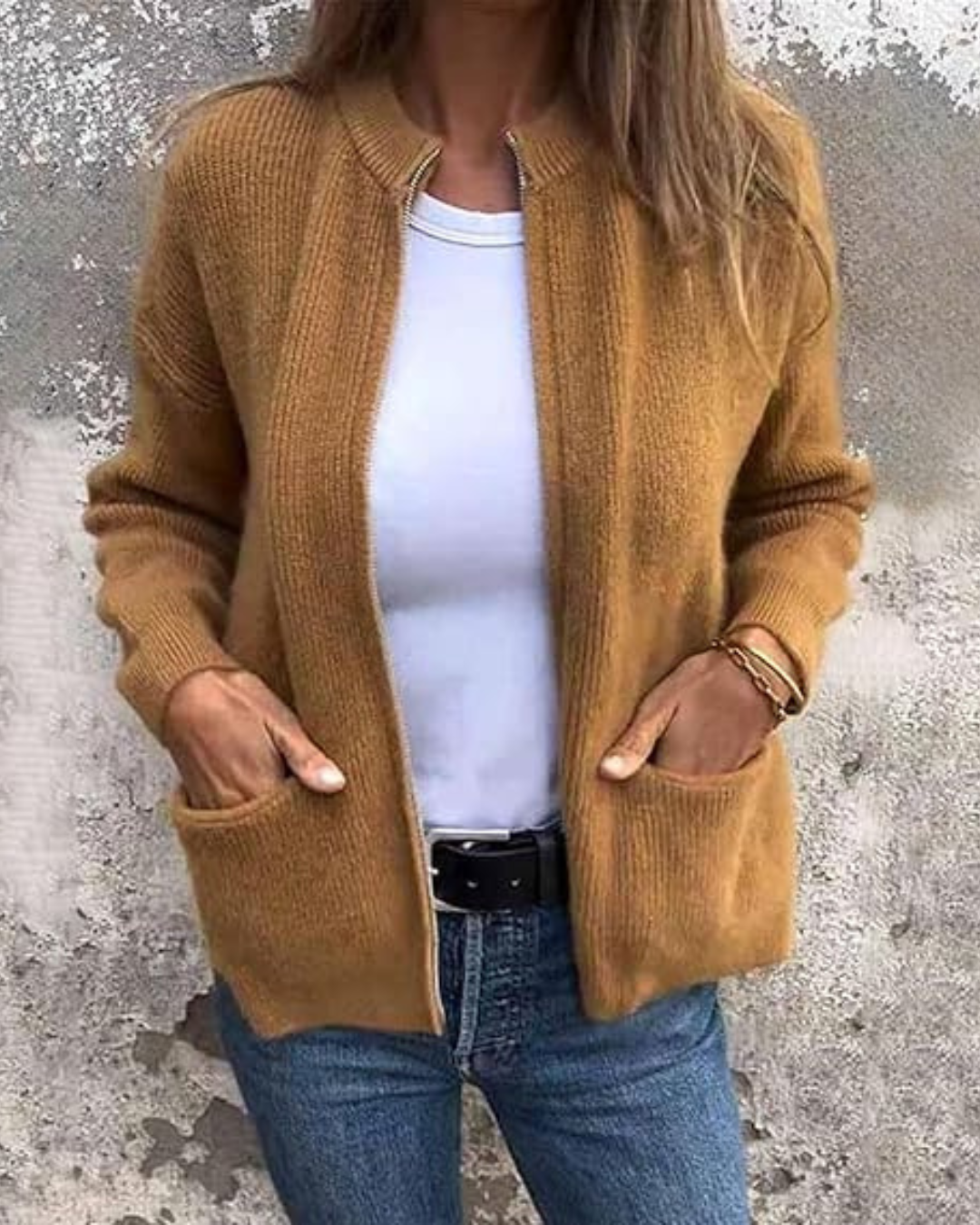 Casaco Curto de Malha Grossa para Mulher com Fecho de Correr e Corte Descontraído