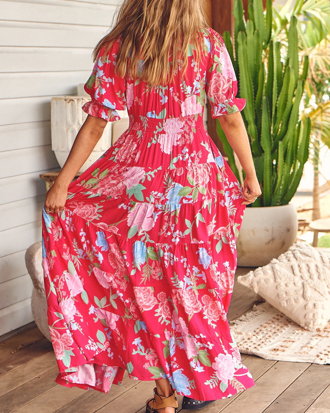 Vestido comprido floral com bolsos e decote em V