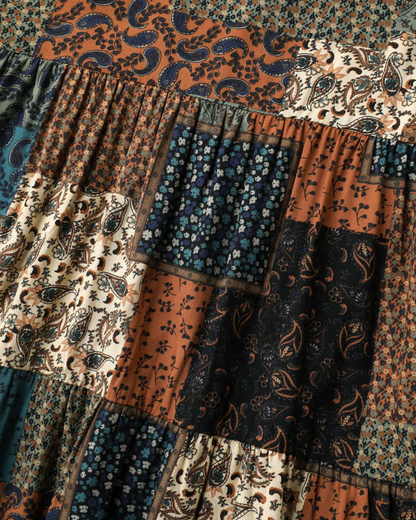 Camiseta sem mangas com camadas e estampa floral colagem