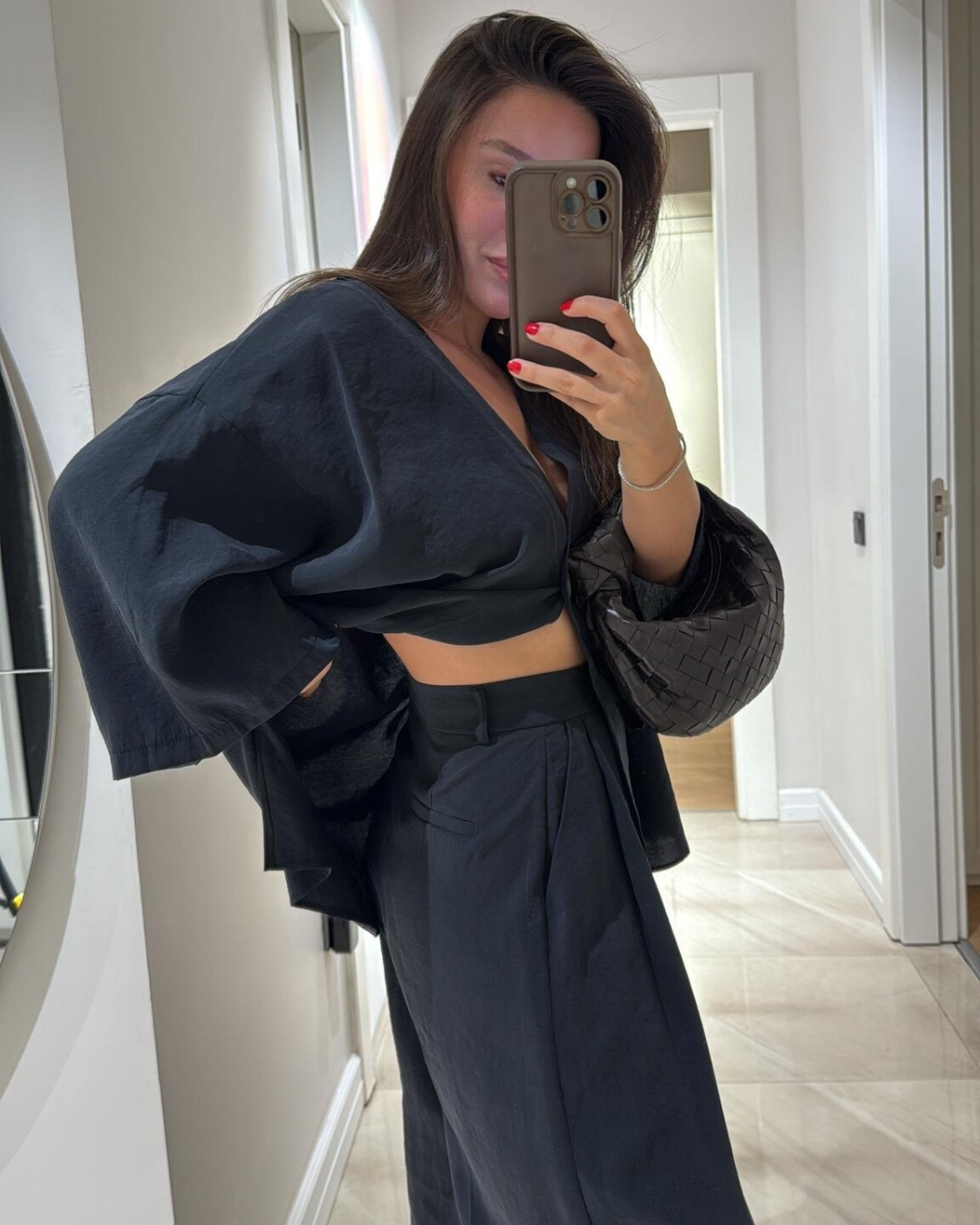 Conjunto Casual de Duas Peças com Gola em V e Calças