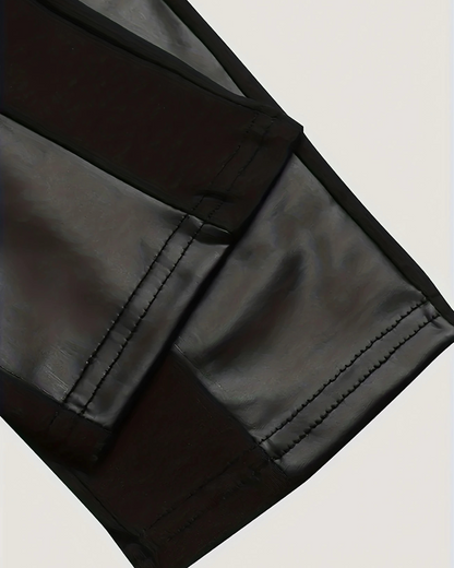 Leggings com Efeito de Pele com Pormenores Acolchoados e Fechos Decorativos