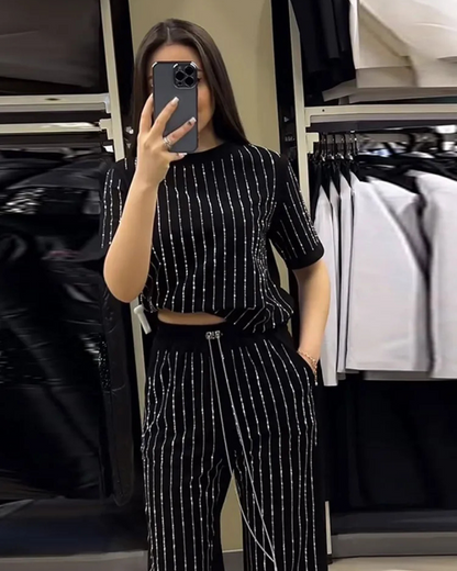 Conjunto casual de duas peças com calças e camisa de manga curta para mulher