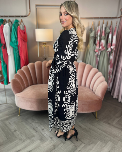 Vestido Midi Preto com Estampado Branco e Decote Cruzado e Mangas Compridas