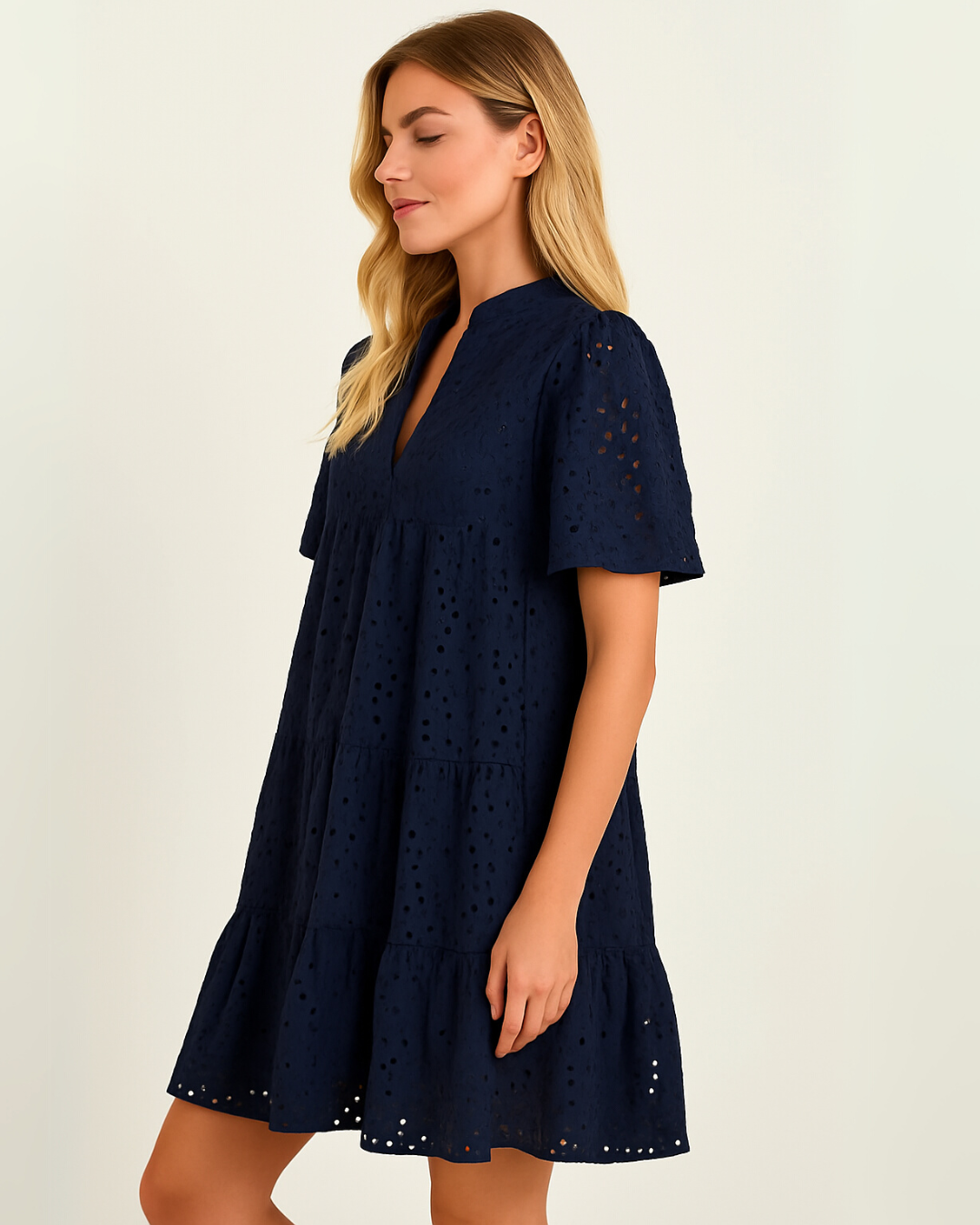 Minivestido Casual Elegante para Mulher com Renda Aberta e Folhos