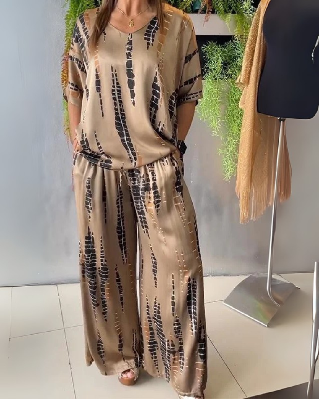 Conjunto casual de duas peças para mulher com estilo boémio e gola redonda