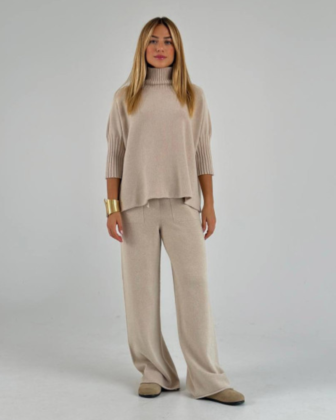 Conjunto de Malha para Mulher com Mangas a Três Quartos e Design Elegante