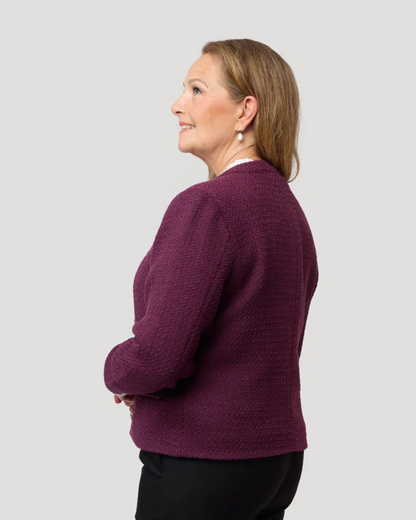 Casaco de gola redonda em tecido bouclé com botões finos