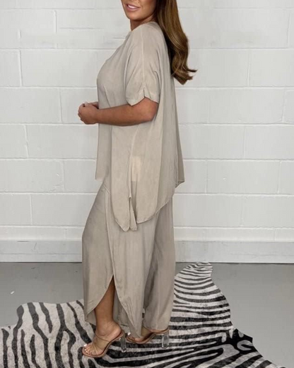 Conjunto de blusa e calças para mulher com um design confortável e sofisticado.