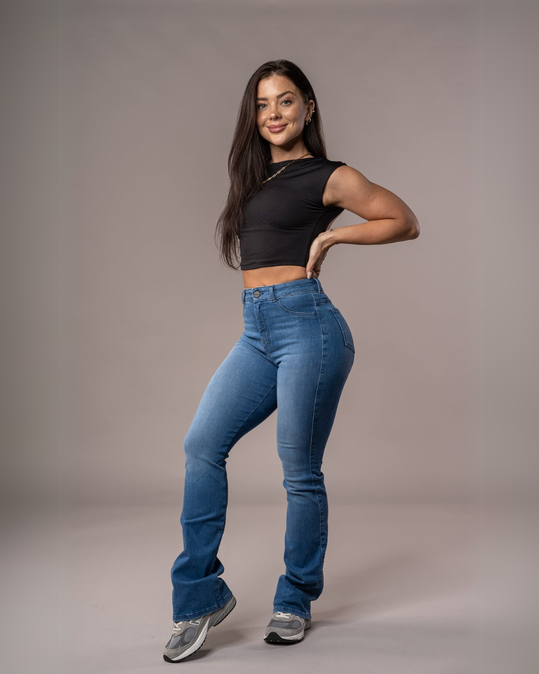 Calças de Cintura Alta com um Corte Alongado e um Efeito Modelador