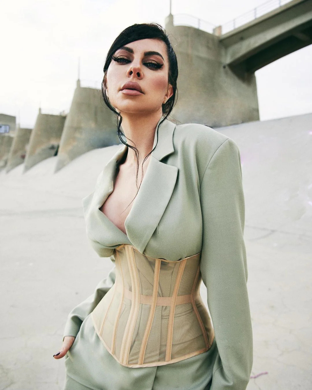 Corset de Malha Transparente com Armação Estruturada e Ajuste Modelador