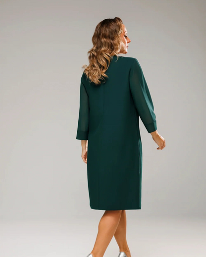 Vestido reto com pregas e manga 3/4