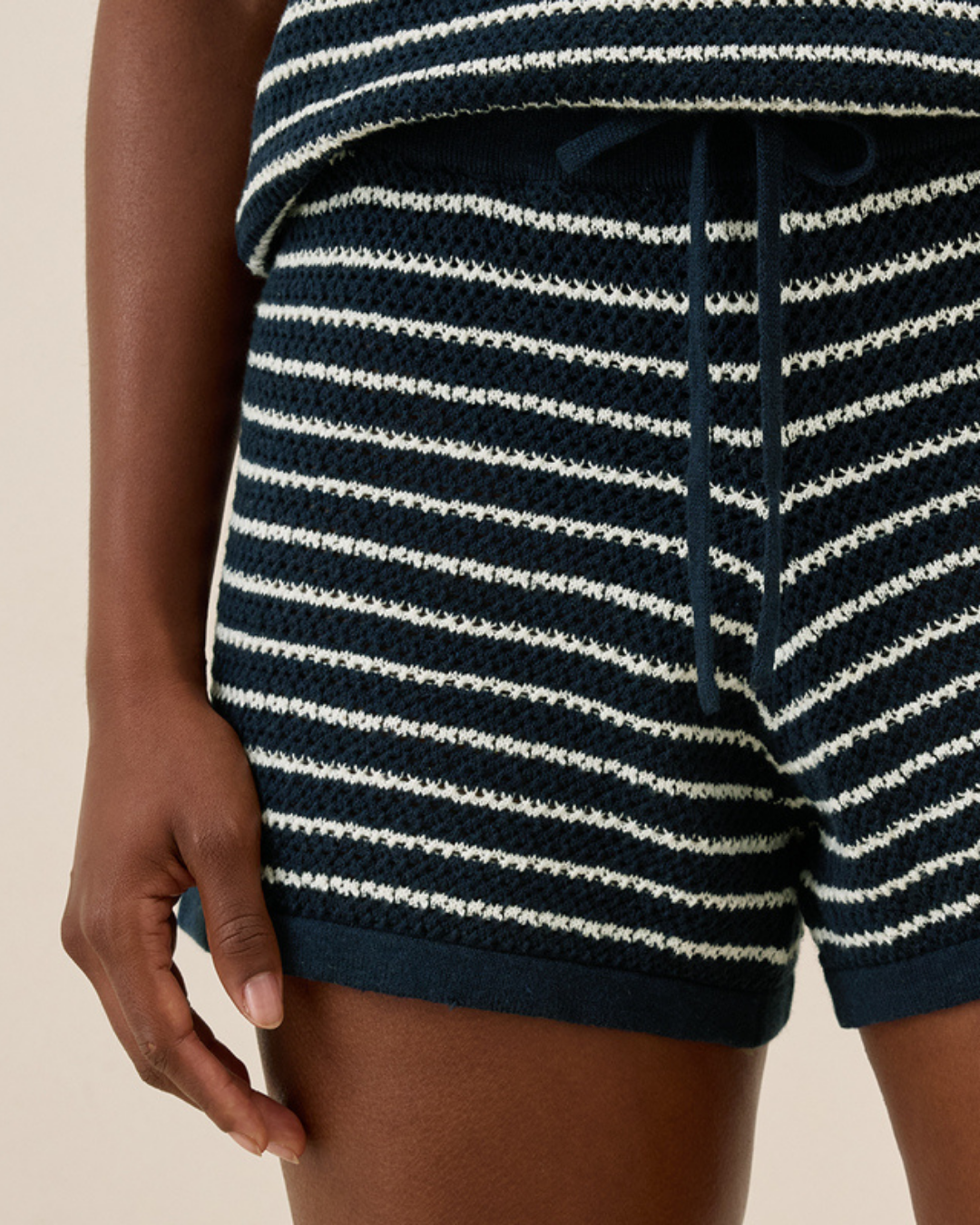 Conjunto de 2 peças de top e calções em croché