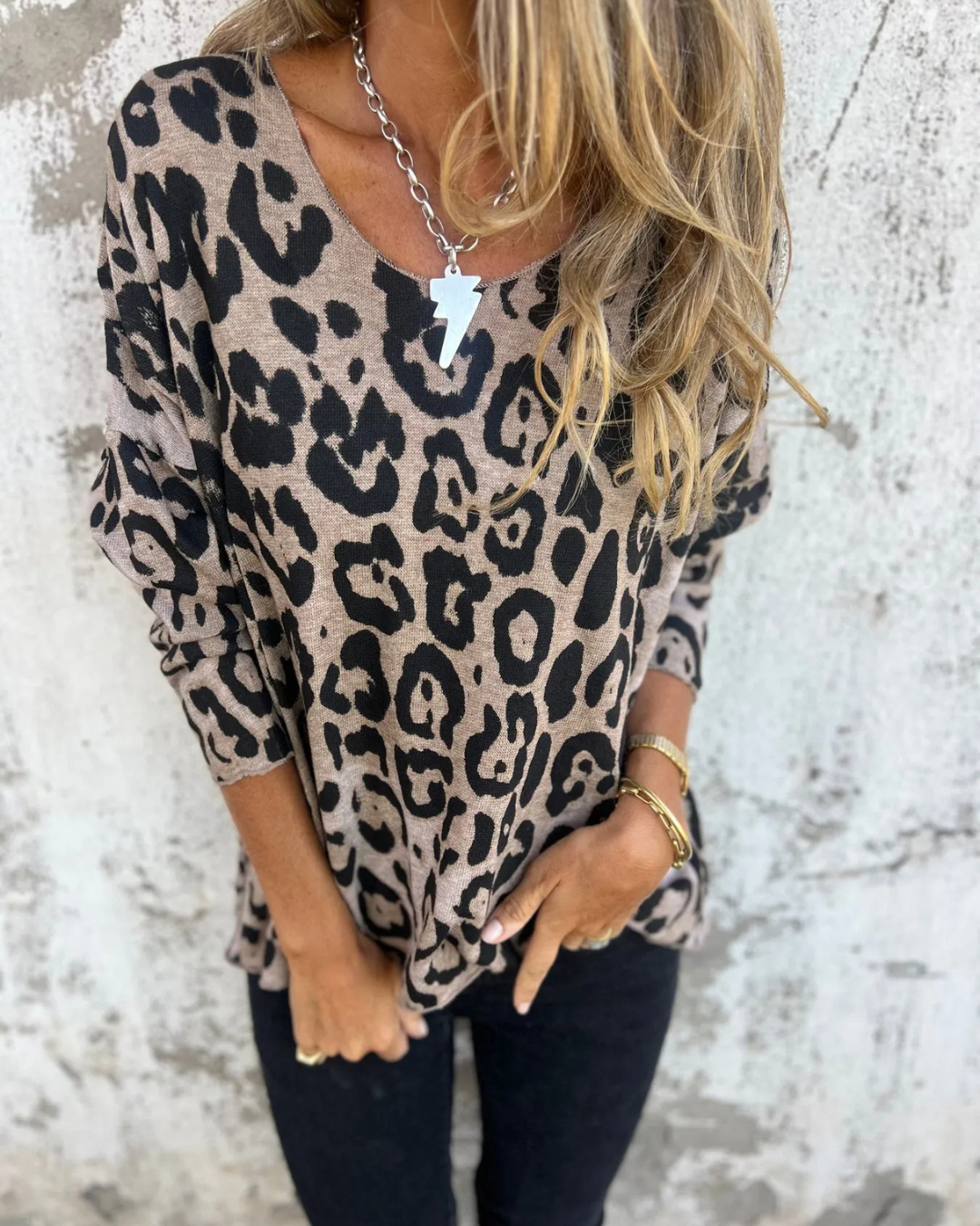 Blusa Elástica para Mulher com Estampado Animal e Decote Redondo