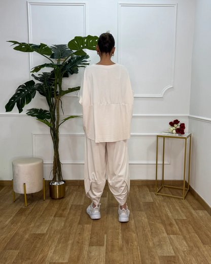 Conjunto de camisa e calças largas para mulher