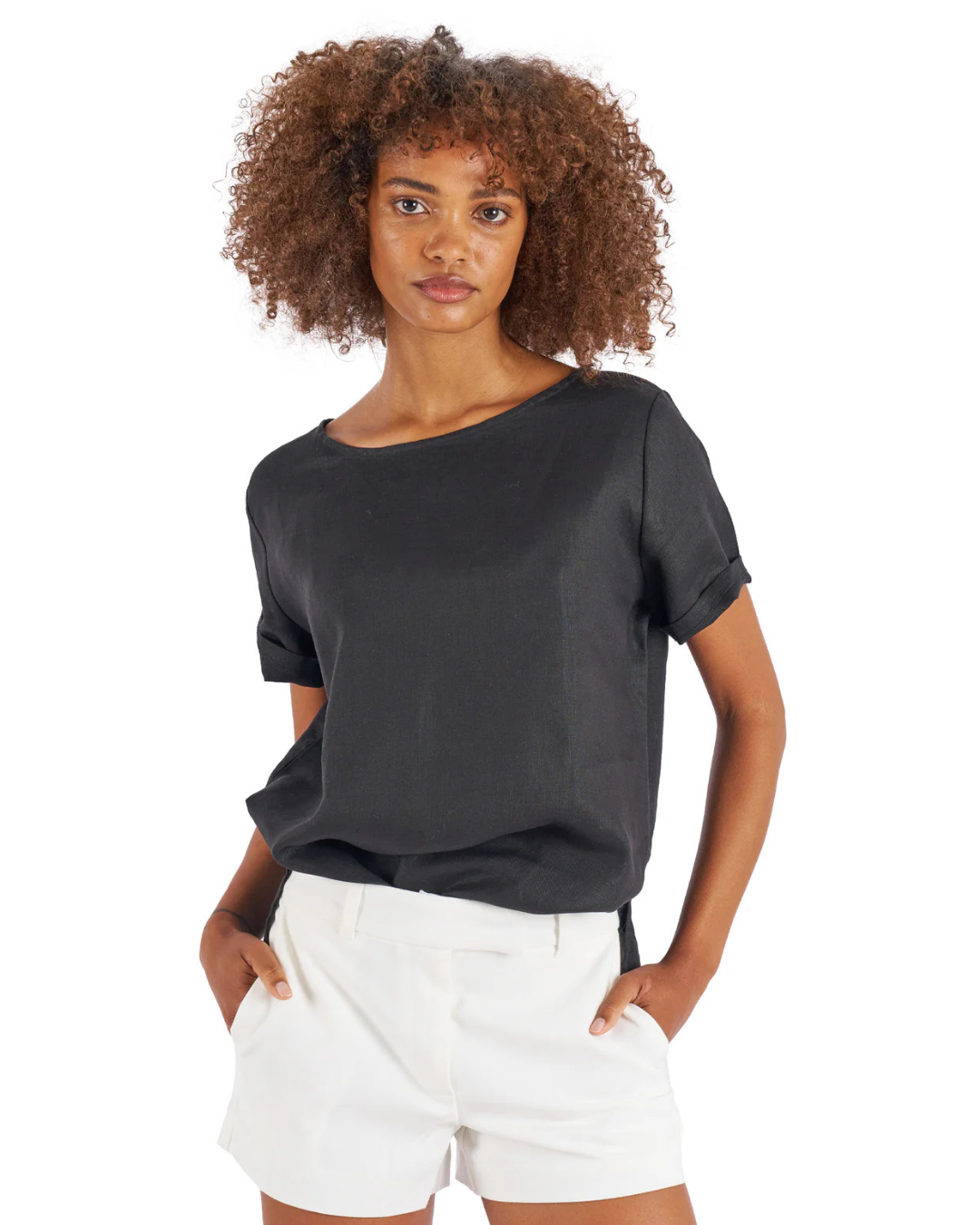 Blusa de Linho em Cor Natural com um Design Solto e Mangas Curtas