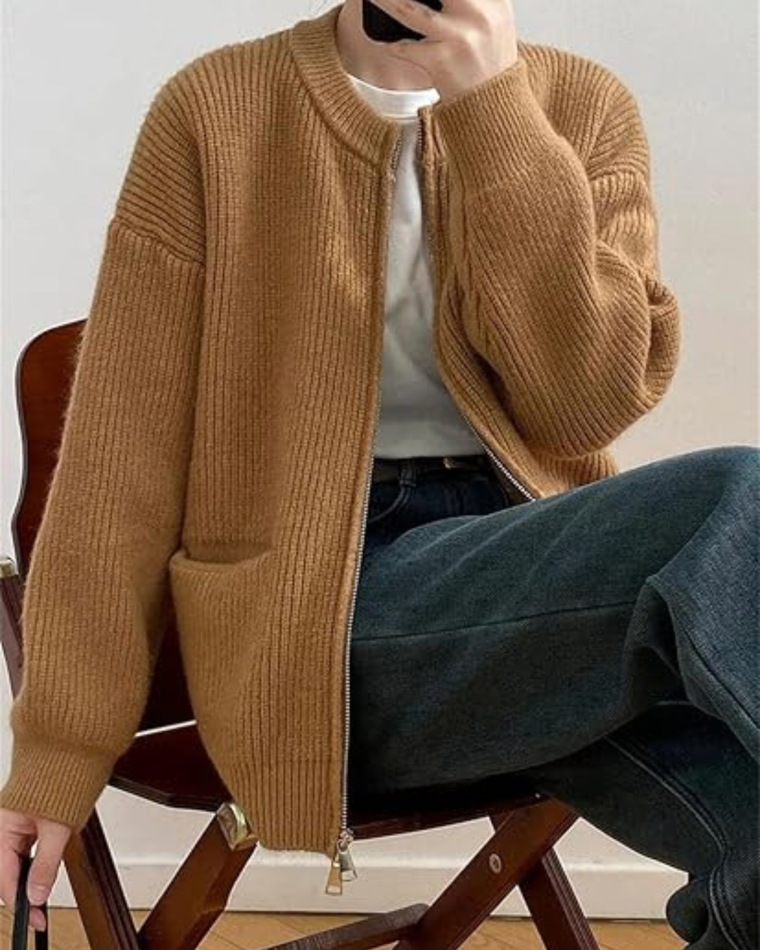 Casaco Curto de Malha Grossa para Mulher com Fecho de Correr e Corte Descontraído